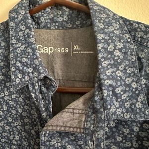 Men’s gap dress shirt all over print